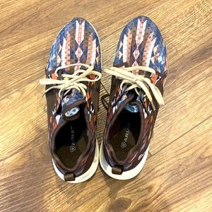 ARIAT TENNIS SHOES SIZE 10B